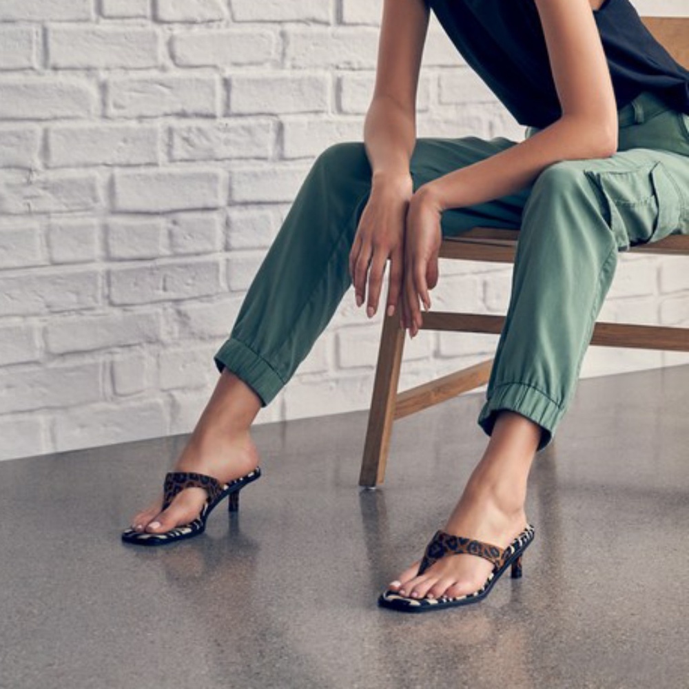 VINCE CAMUTO CANNETTA HEELED THONG SANDALS